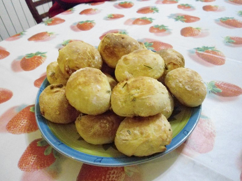 Bocconcini di pane allo speck, al rosmarino, e al parmigiano