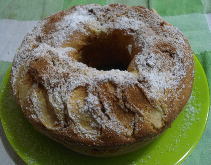 Ciambella con le mele e la cannella