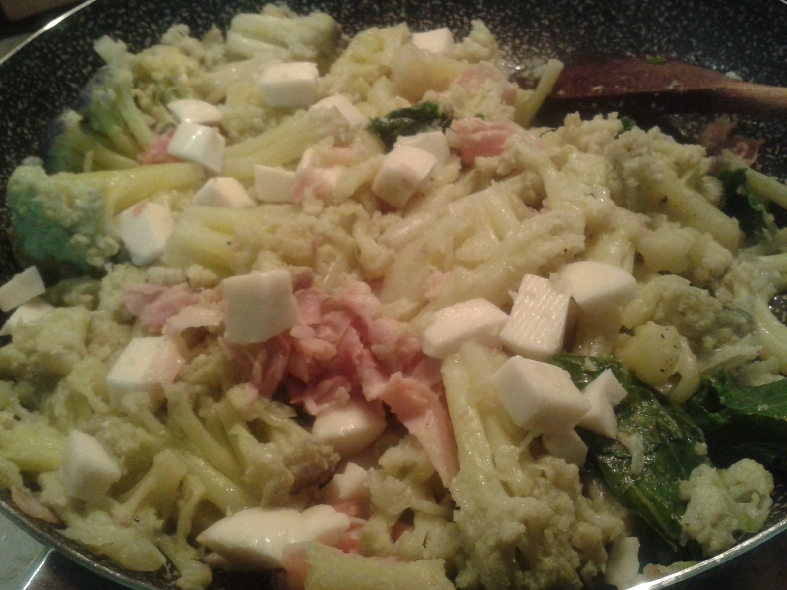 Farfalle integrali con Cavolfiore, mozzarella e prosciutto