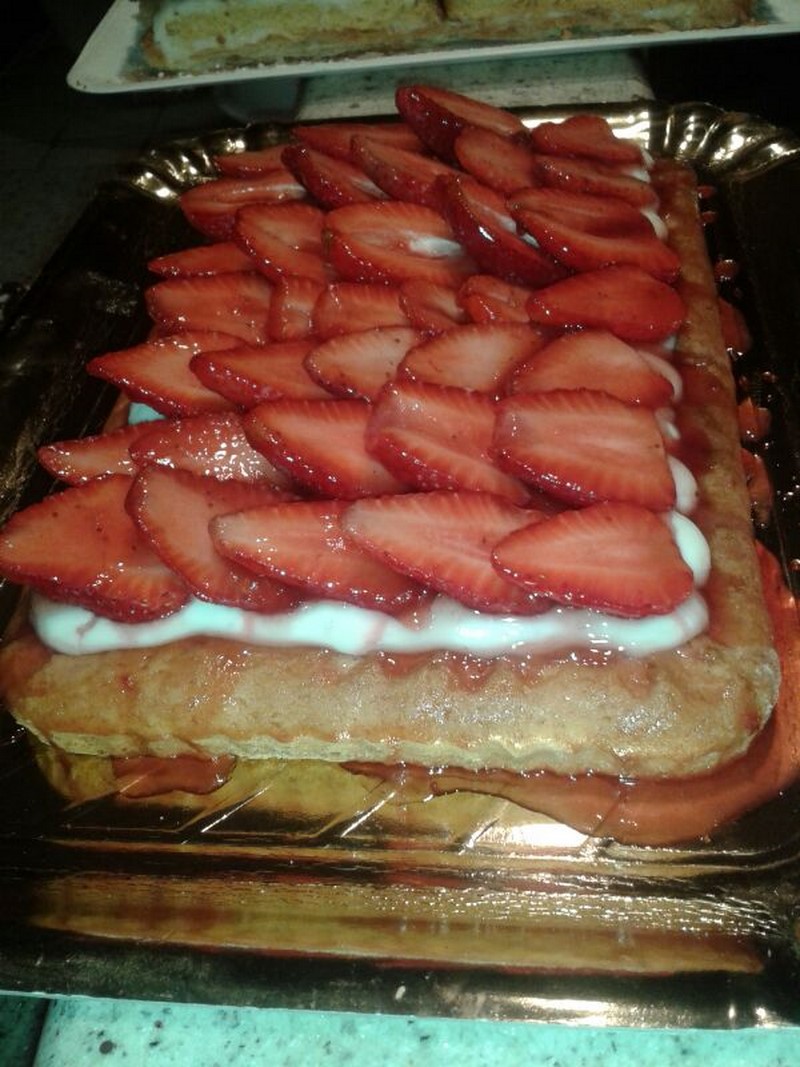 Frolla con crema bianca e fragole
