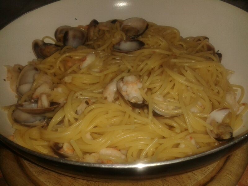 Spaghetti con gamberi e vongole