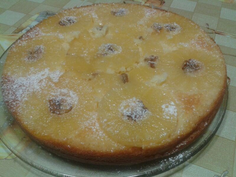 Torta di ananas e noci